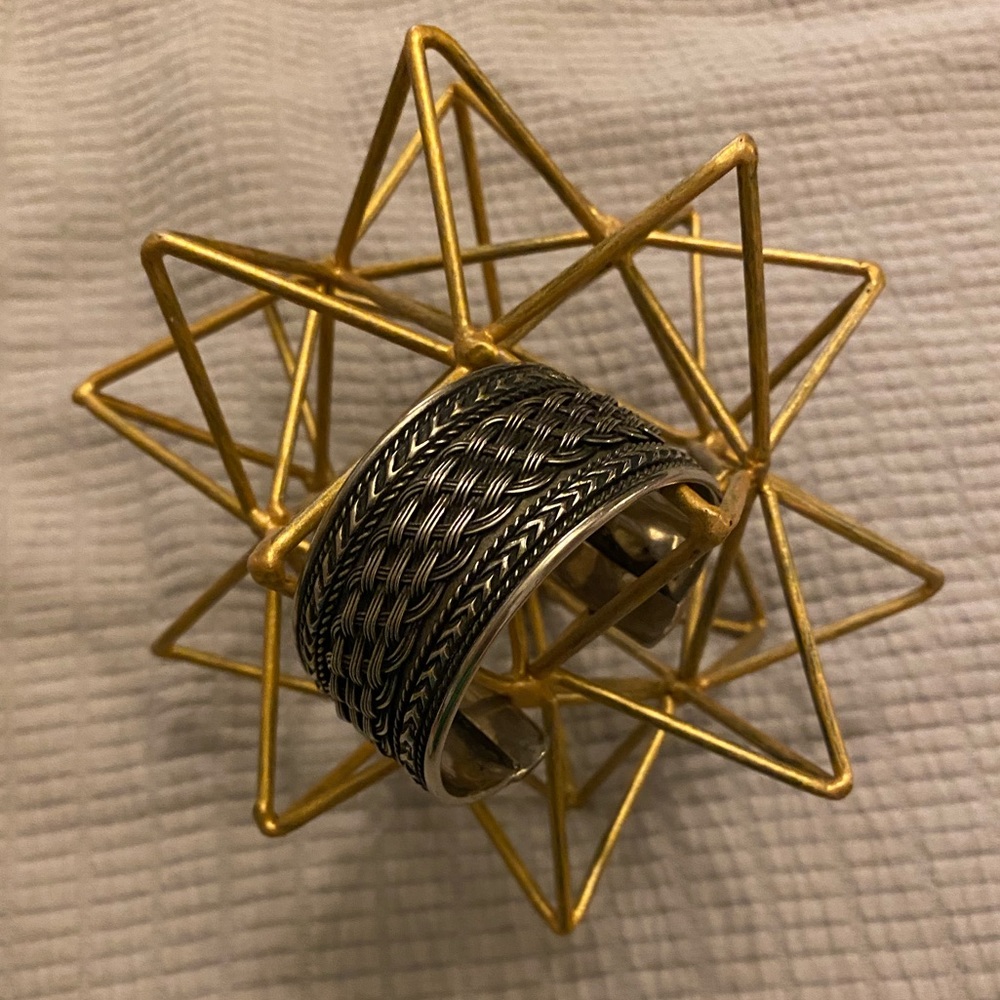 Bangle bracelet with design